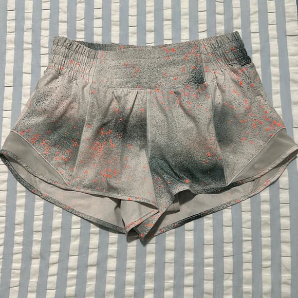 Lululemon Hotty Hot HR Shorts Reflective Limited Edition size 6 - Picture 1 of 7